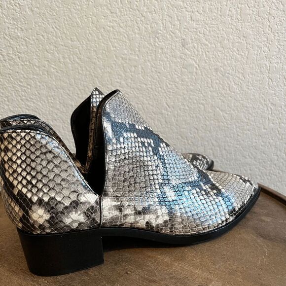 Marc Fisher LTD Yilda Snakeskin Leather Notched Ankle Boots Women's Size 7.5 M - Picture 10 of 10